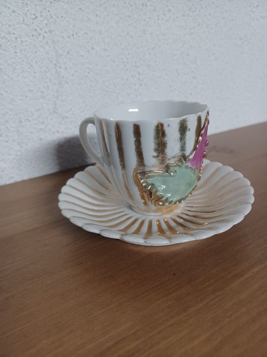 Chávena e Pires muito antigos