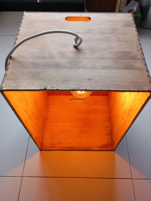 Mesa cabeceira/ arrumação outros