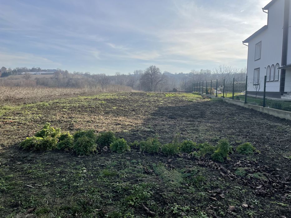 Продається земельна ділянка с.Молодія