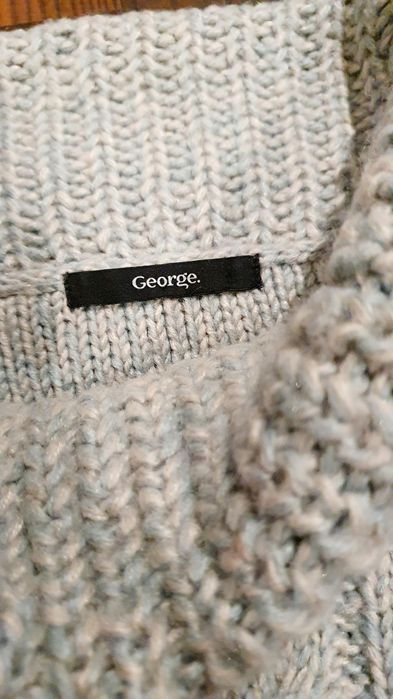 Damski sweterek z golfem