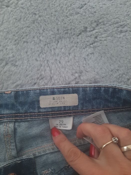 H&M  spodnie jeansowe rozdarcia niebieskie