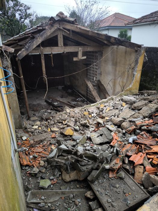 Demolição, limpeza de terrenos, escavação