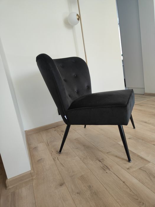 Czarny fotel welur
