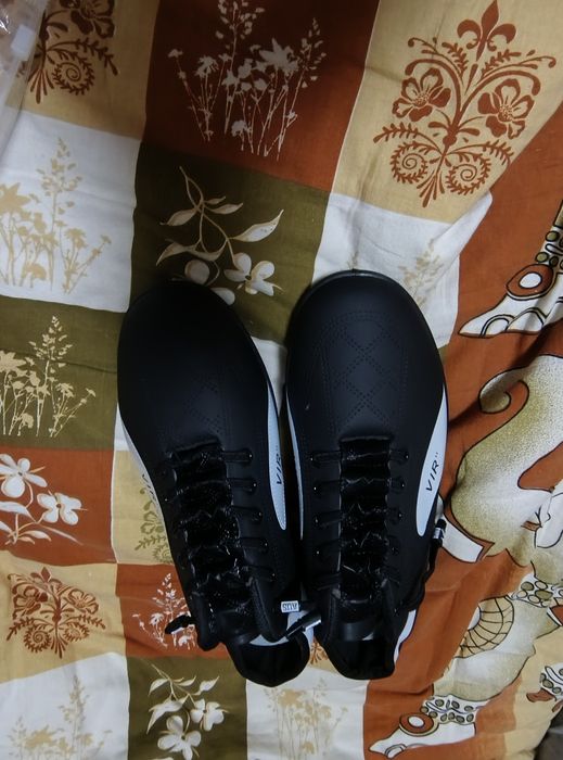 Buty sportowe wygodne 42