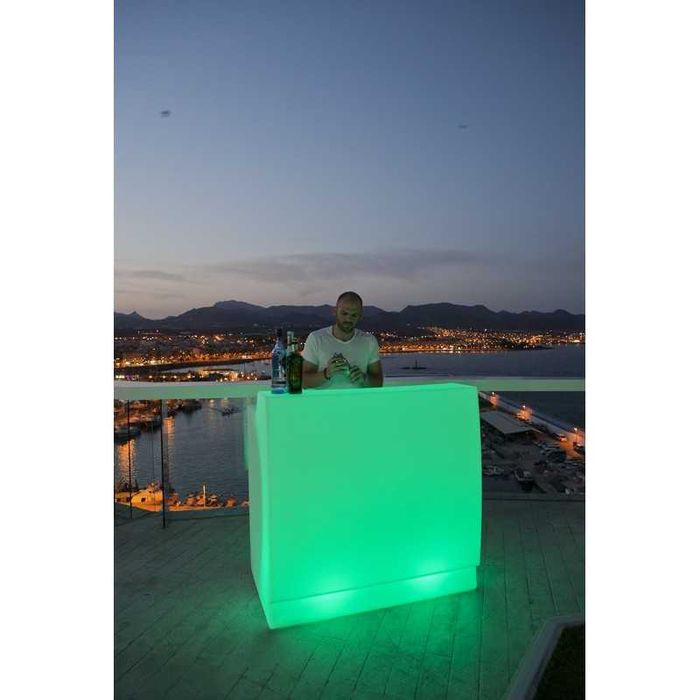 Mesas de bar com iluminação