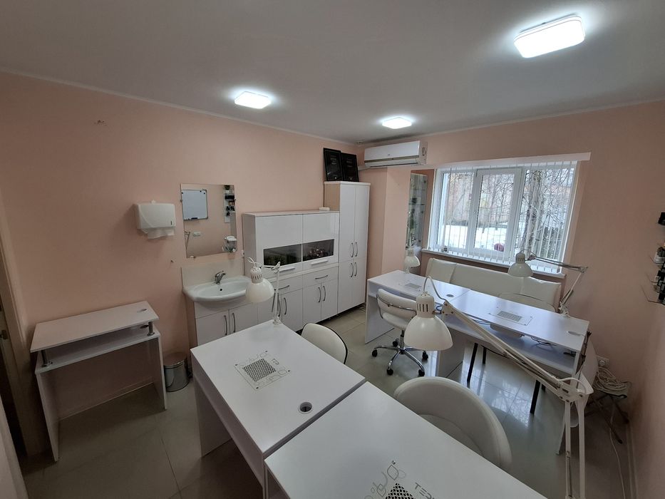 Продаж комерційного фасадного приміщення