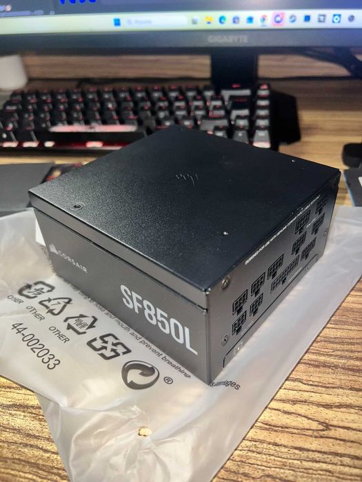 SF850L - Zasilacz do PC firmy Corsair, 80 PLUS GOLD, nieużywany