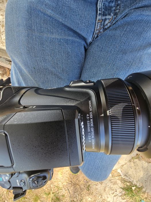 Máquina  fotográfica/filmar Nikkon p1100 Nova