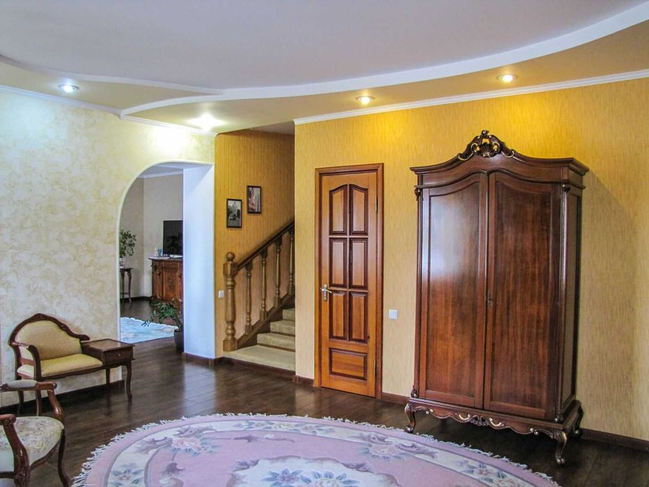 Продам элитный 2-х эт. дом в ЦЕНТРЕ Шевченковского района.