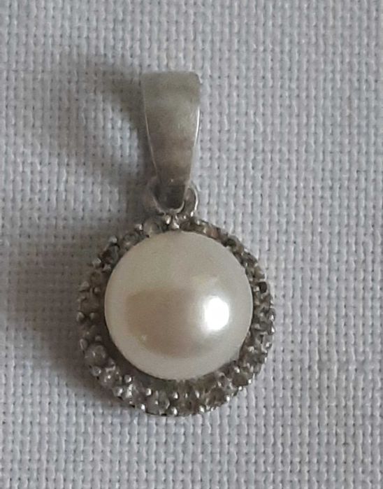 Серебряная подвеска с жемчугом и фианитами