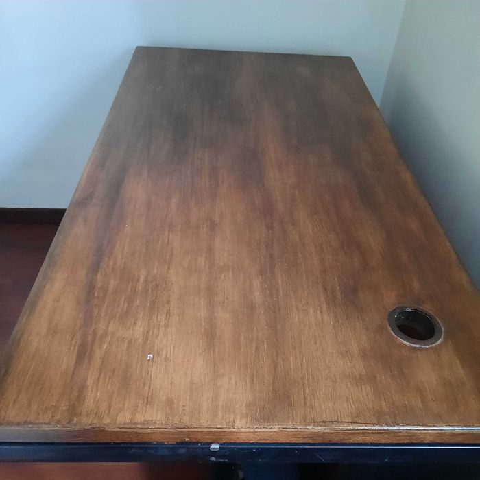 Secretária com modulo de gavetas em madeira maciça  - com cadeira