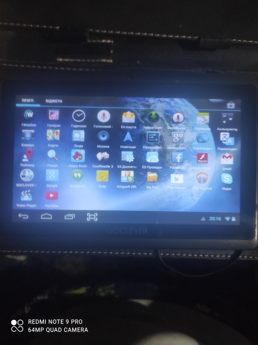 Продам планшет полностью робочий стояло захисне скло продаю бо не треб