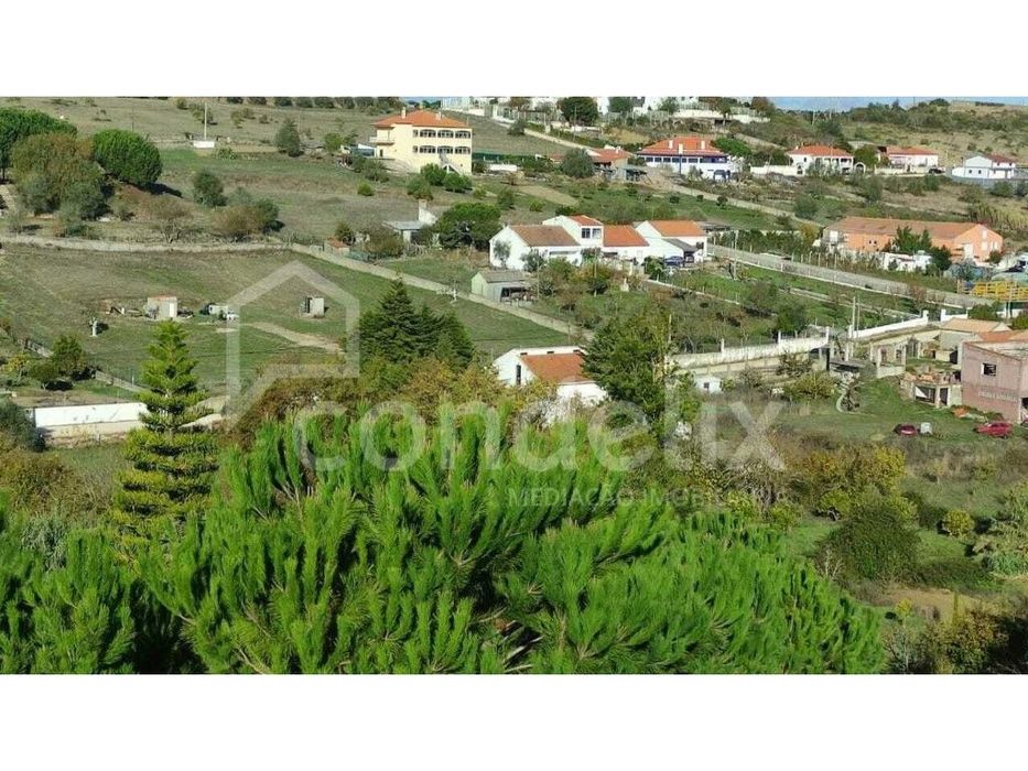 Terreno com projeto para moradia de dois pisos mais cave