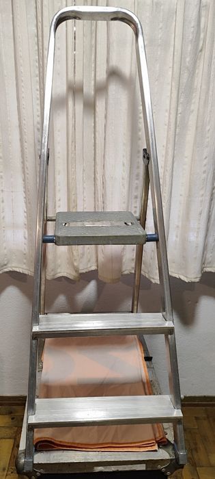 Escadote em alumínio 3 de graus