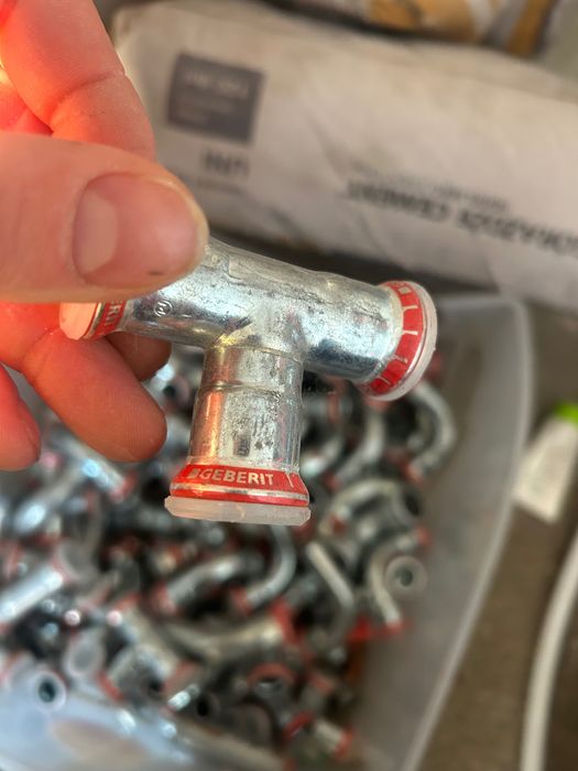 110 sztukZaciski geberit maperes  22/18