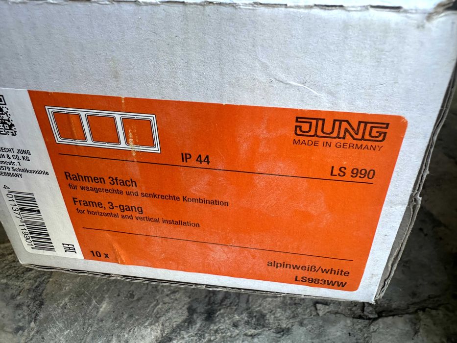 14 Tomadas JUNG SCHUKO + Molduras NOVAS / 14 plugs NEW