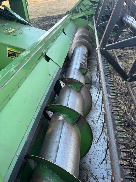 Комбайн John Deere 1065