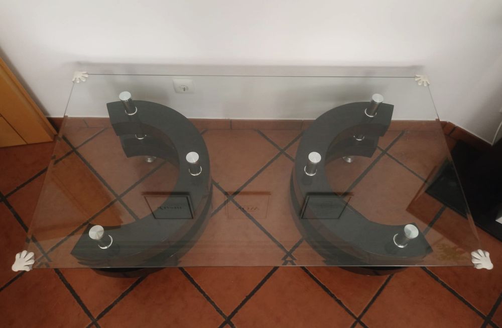 Mesa de Centro em Vidro – Estilo e Espaço