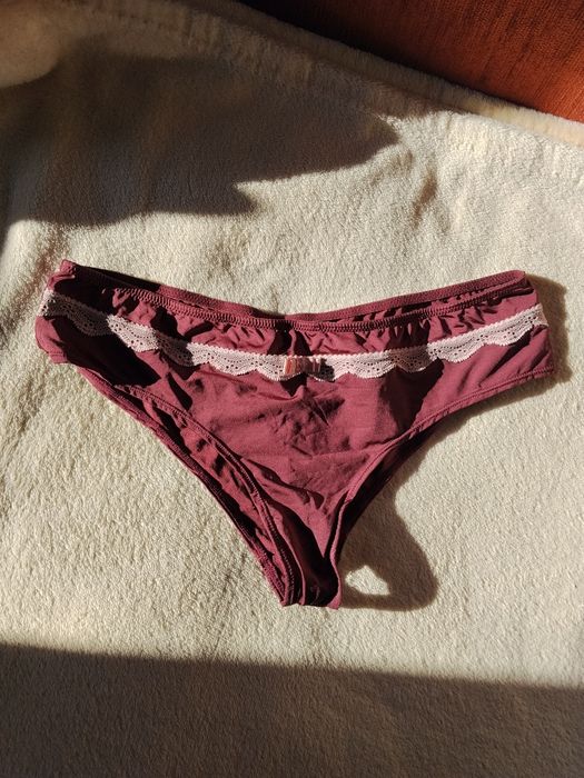 Majtki bordowe hunkemoller