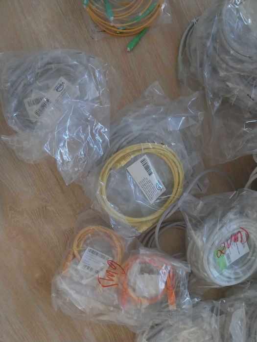 5 cabos HDMI VGA -  3 cabos de 3m, 3,80m e pequeno e outros cabos