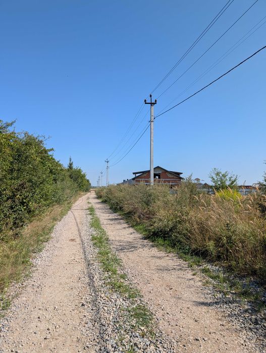 Ділянка у Крихівцях, 14,7 сотих. 18м - 83 м, біля с.т. Керамік, електрика біля ділянки _RR