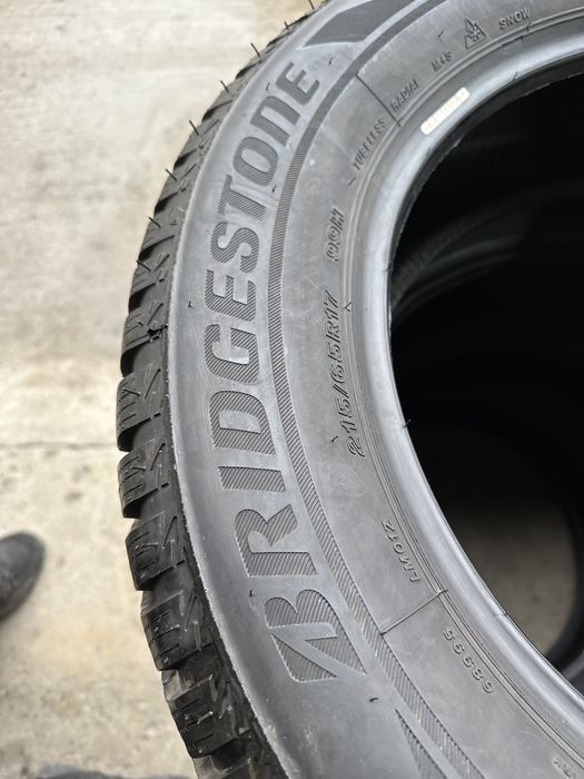 215/65/17 Bridgestone Blizzak Lm001