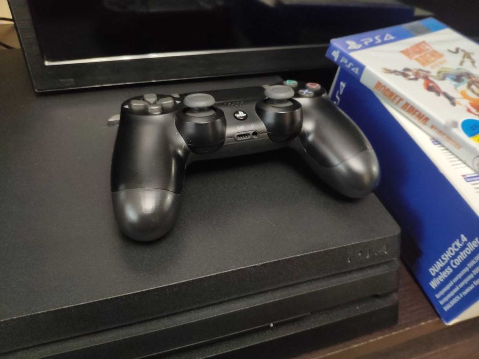PS 4  PRO | Sony Playstation 4 Pro | CUH-7208B | + 2 оригінальні dualshock 4 + 10 шт. дисків