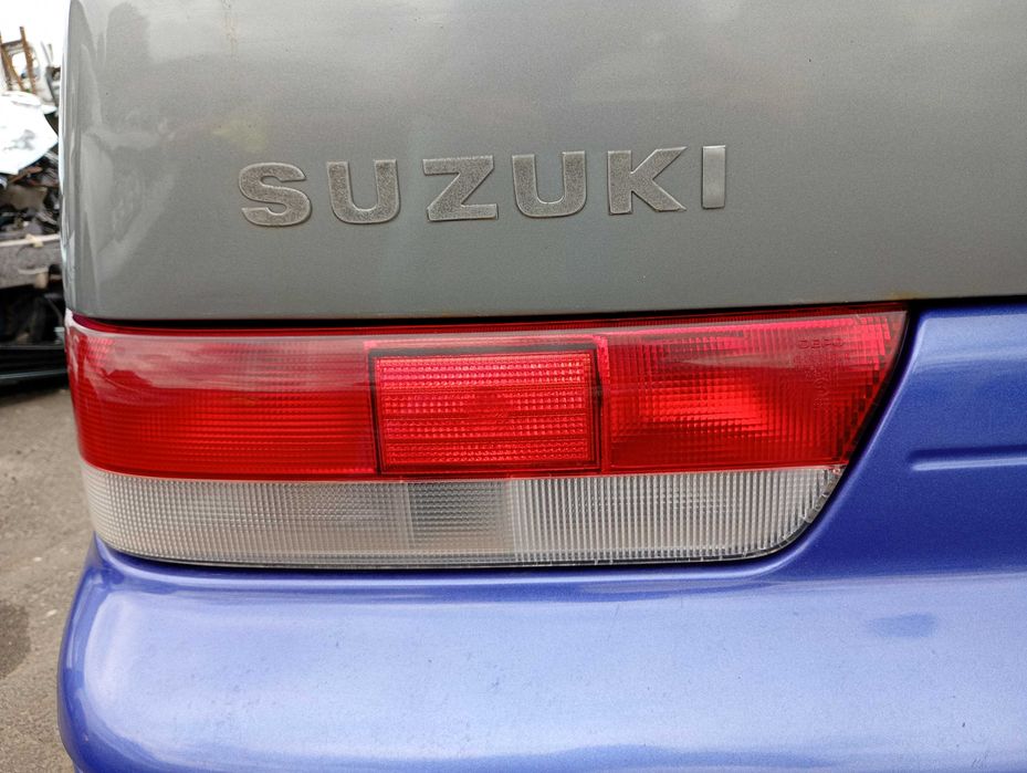 Subaru Justy 1.3i 3D 1998r. Lampa tylna lewa.