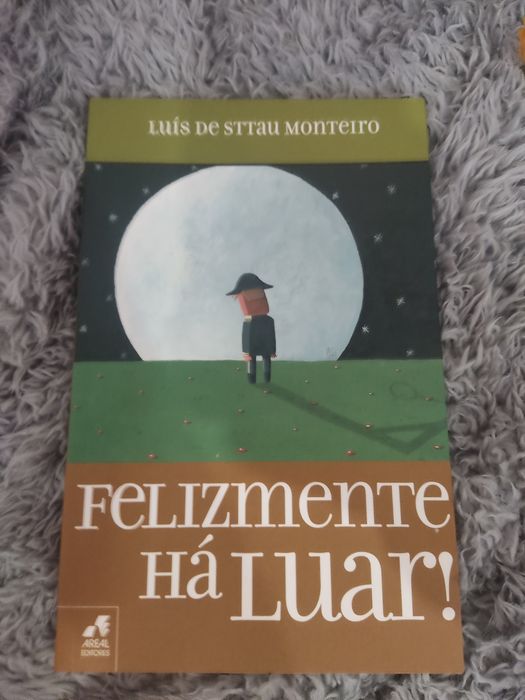 Livro Felizmente há Luar