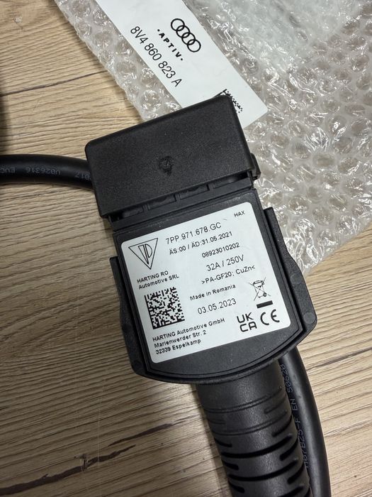 Оригінальний зарядний пристрій Audi E-Tron повний комплект, оригінал!