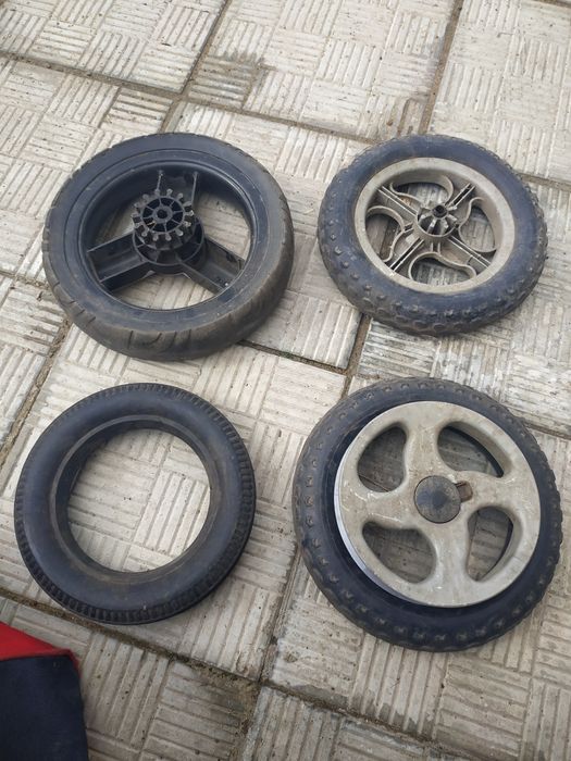 Колёса для колясок децких.