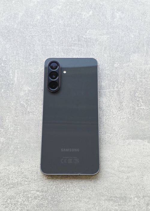 Samsung Galaxy A56 256Gb Graphite. 2 фізичні сім та eSIM.  АКБ  100%