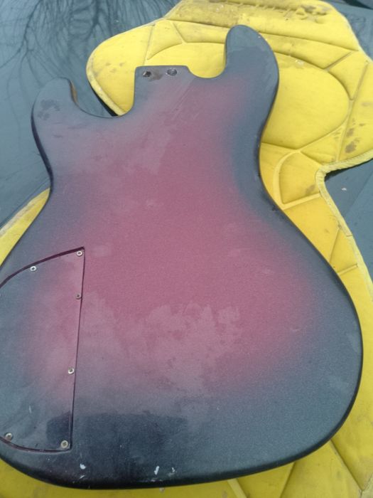 Корпус бас гітари