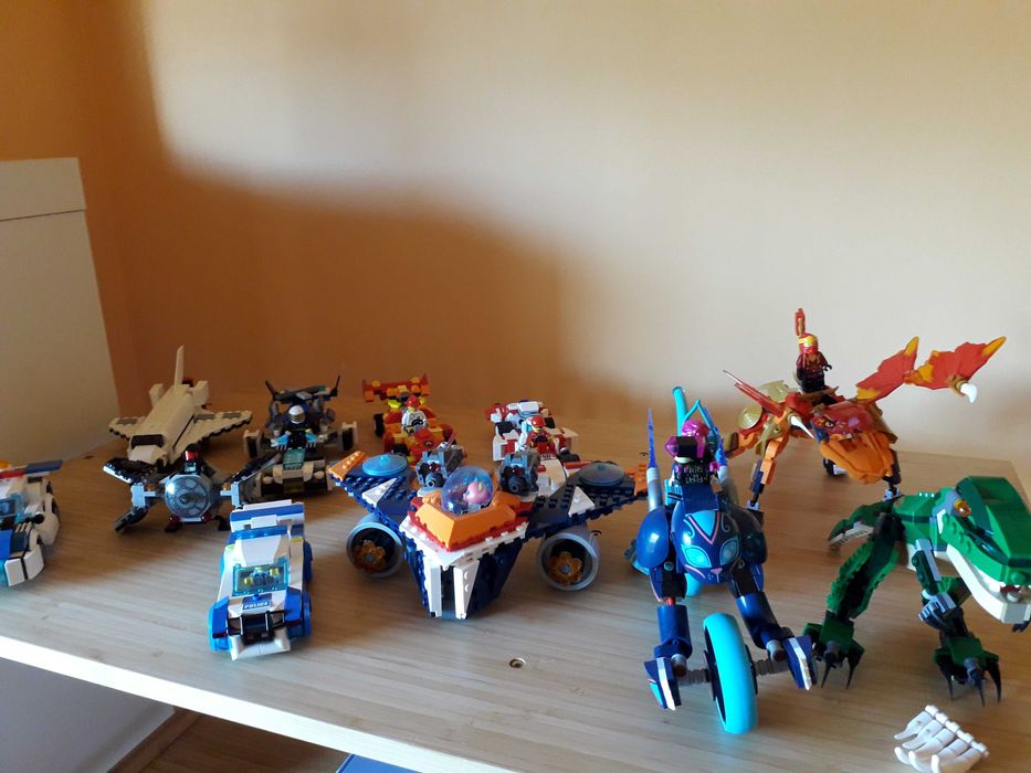 Caixa com lote de legos