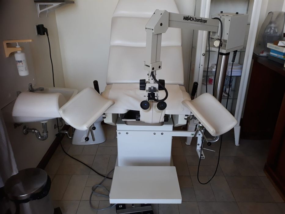 Marquesa de ginecologia e obstetricia com colposcopio