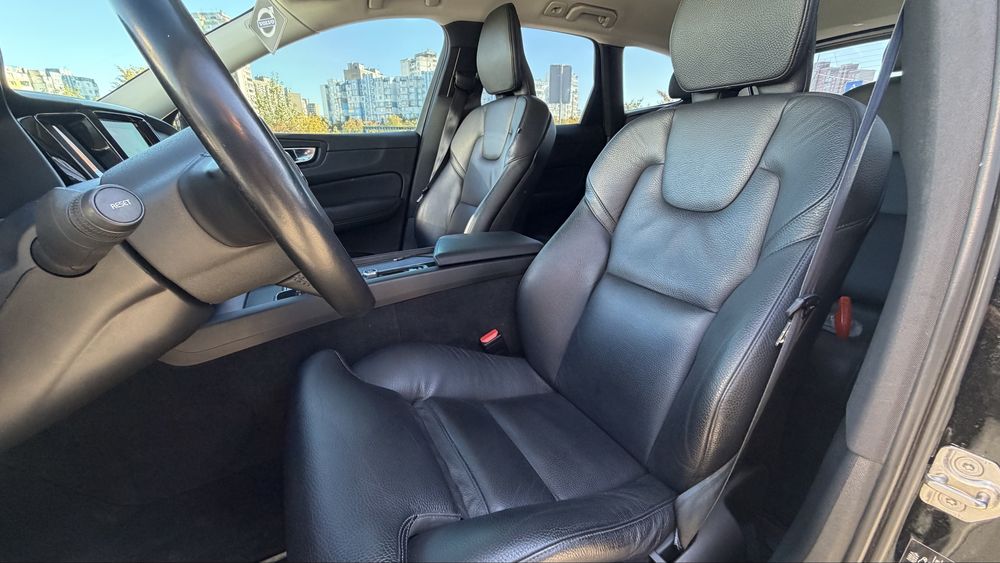 Volvo XC60 2021 2.0 дизель повний привід офіційна