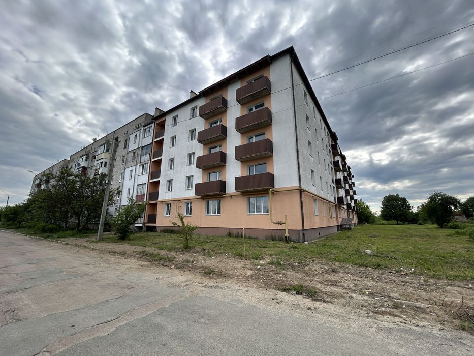 НОВА Трикімнатна в Малині