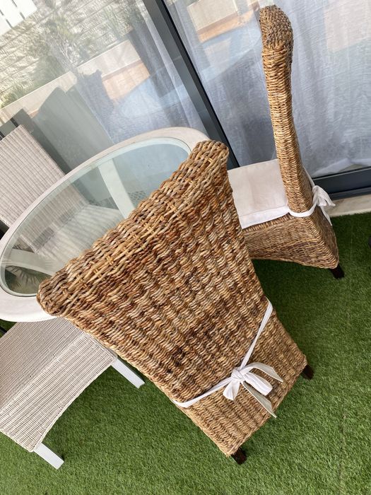 Mesa redonda com 4 cadeiras  usado