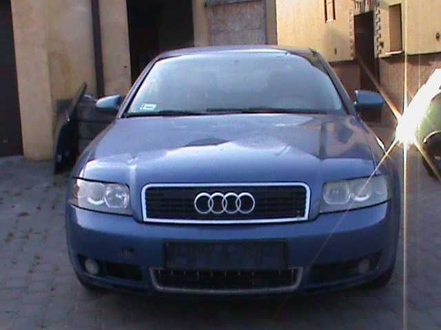 Audi A4B6 sedan Lampy   klapa drzwi  kod  lakieru   LZ5W