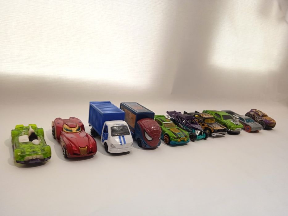 ЗАЛІЗНІ ІГРАШКОВІ МАШИНКИ. Качествені, 100грн.за шт.(1000грн. за  всі)