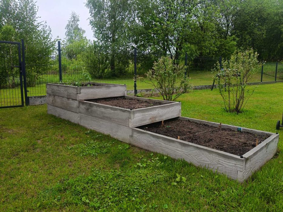 Warzywnik betonowy doskonała imitacja drzewa