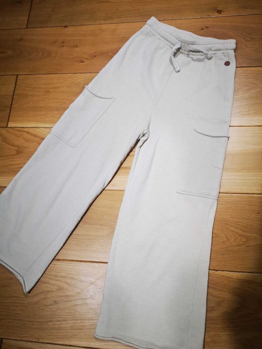 Ü by KappAhl kremowe spodnie dresowe 3/4 134/140 cm 12-13 lat