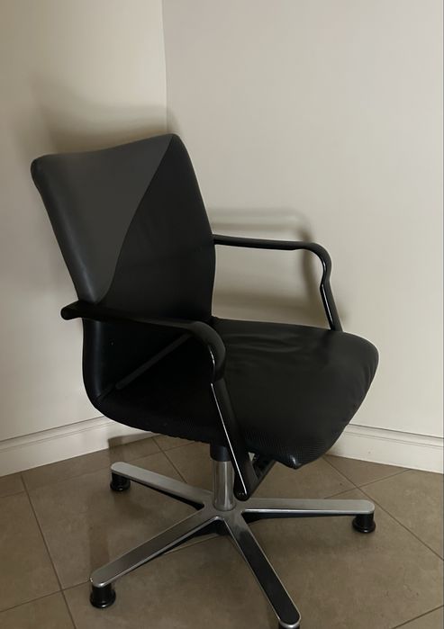 Fotel biurowy obrotowy czarny