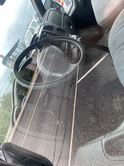 Carrinha de tres lugares Ford Transit comercial 2000tddi, ano 2005