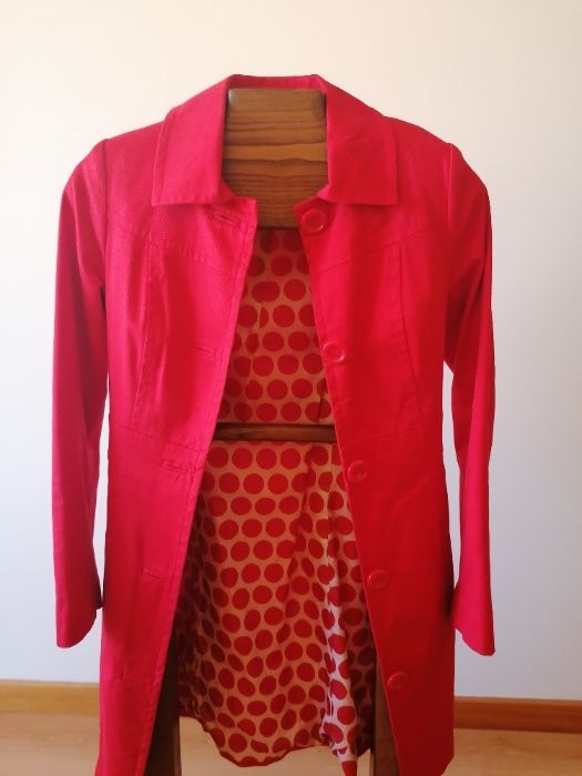Casaco vermelho cintado da H&M