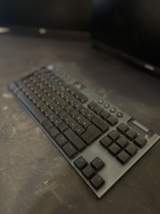 Logitech G915 TKL Lightspeed Wireless RGB GL Clicky – bardzo dobry stan