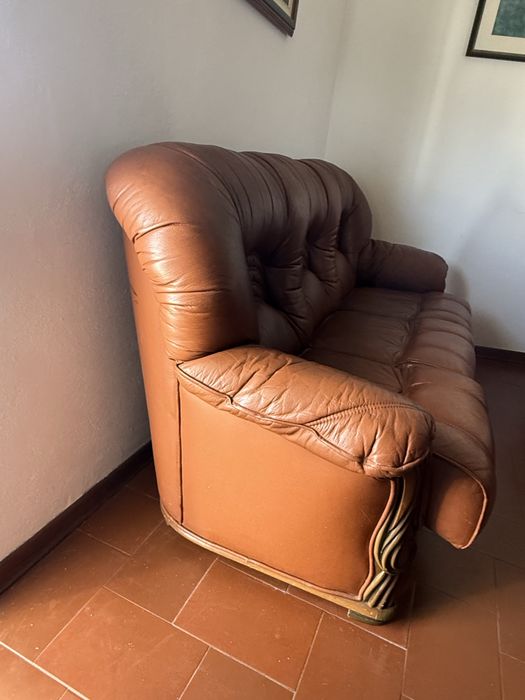 Sofá- cama e 2 poltronas em pele (conjunto em bom estado)