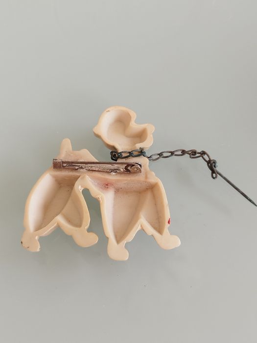 lindo broche de celuloide dos anos 1950