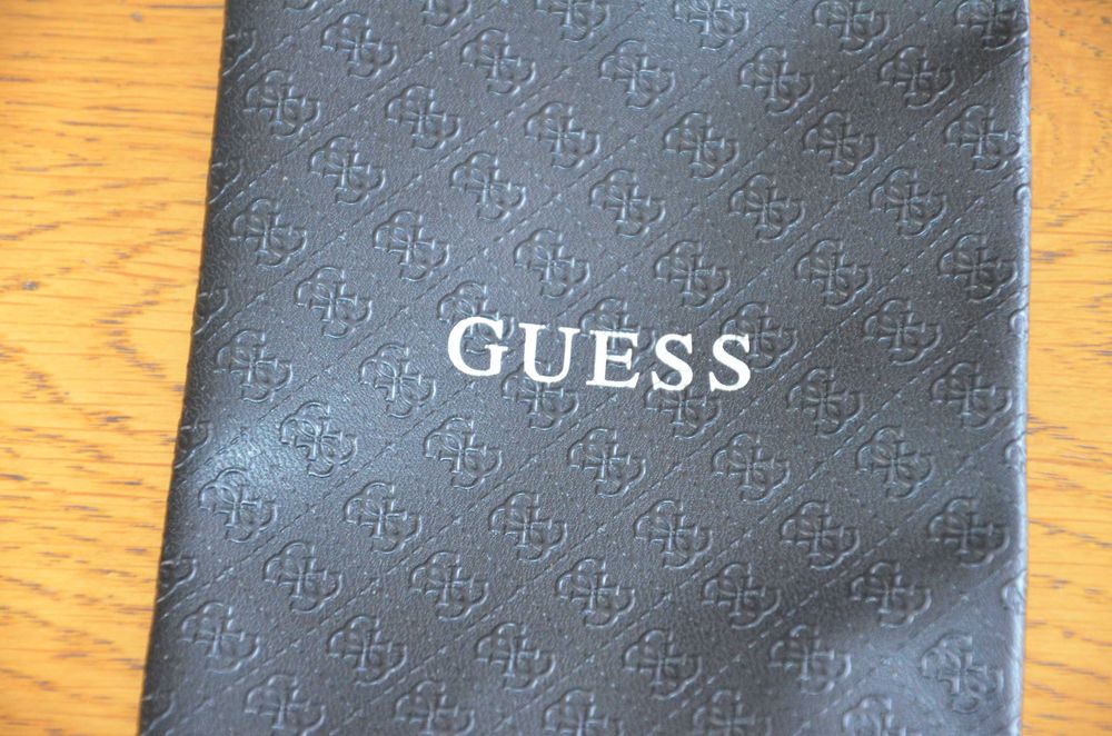 etui na okulary Guess czarne