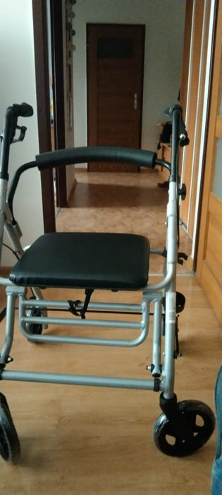Balkonik chodzik dla seniora - osoby starszej